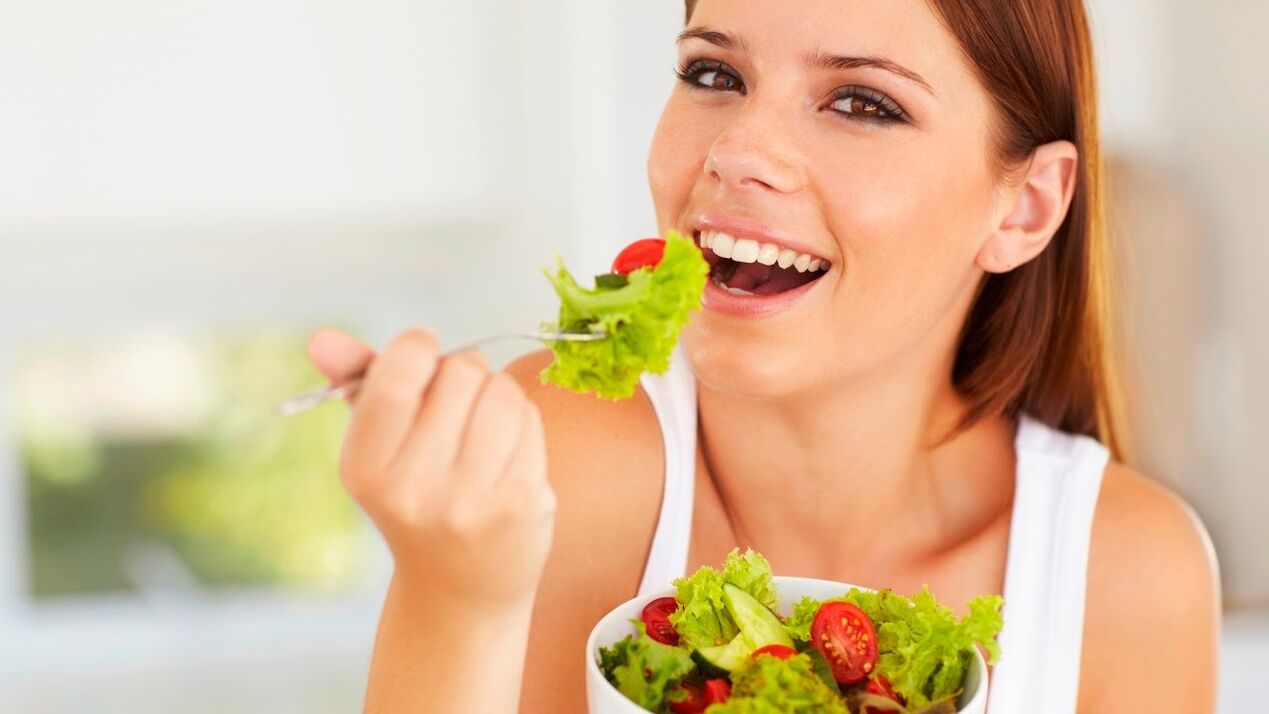 如果你是懒惰的饮食，吃蔬菜沙拉